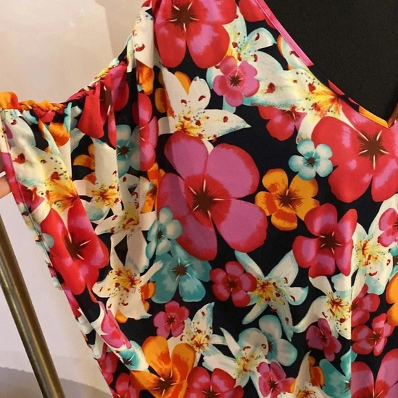Natori floral tunic size M - Picture 2 of 4